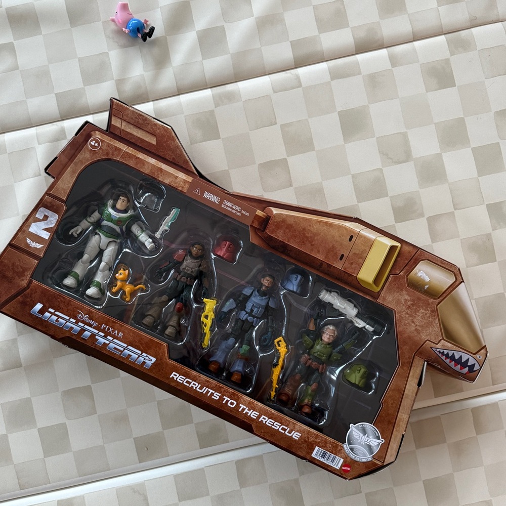 NEW DISNEY PIXAR LIGHTYEAR figure toy set Recruits to the Rescue toy